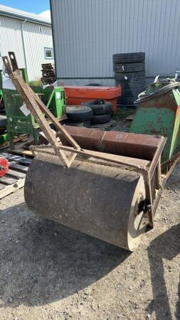 36IN TOWABLE LAWN ROLLER
