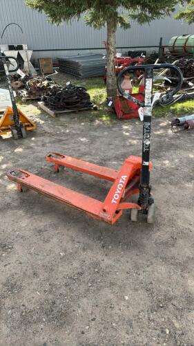 TOYOTA 5500LBS PALLET MOVER