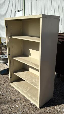 METAL CABINET WITH ADJUSTABLE SHELVES