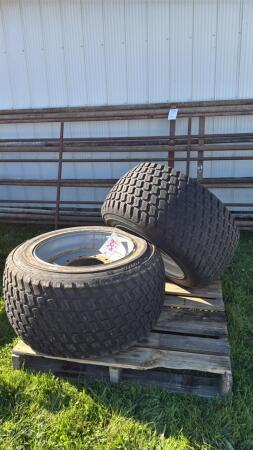 PAIR OF LITEFOOT TIRES 33/16LL 500 ON 9 BOLT RIMS