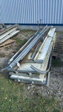 OVERHEAD DOOR WITH TRACK