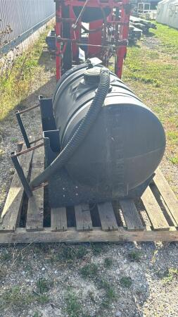 208L POLY TANK ON FRAME