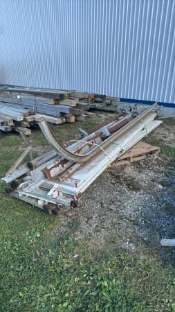 OVERHEAD DOOR WITH TRACK