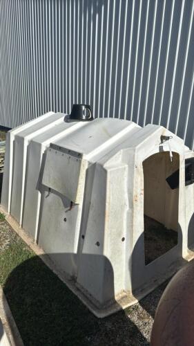 POLY CALF HUTCH