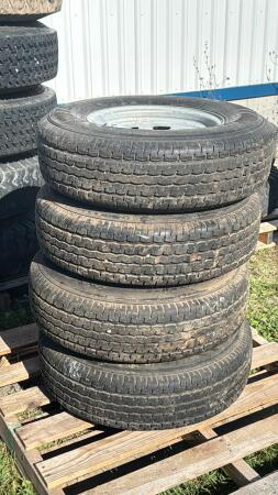 SET OF 4 ROAD RIDER ST225/75R15