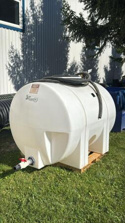 420 GAL POLY TANK WITH HOSES