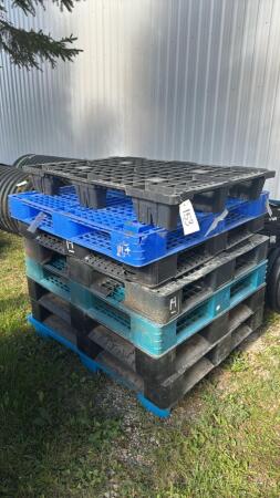 (8) PLASTIC FORK LIFT SKIDS