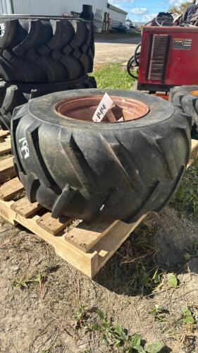CARLISLE 26X12.00 12 TIRE ON 5 BOLT RIM