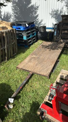 TRAILER W/SKI'S
