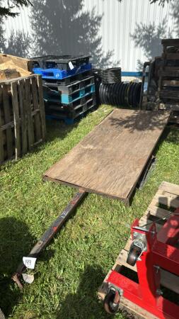 TRAILER W/SKI'S