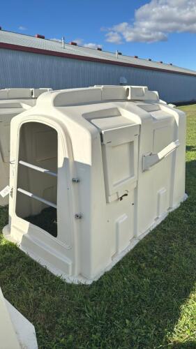 POLY CALF HUTCH