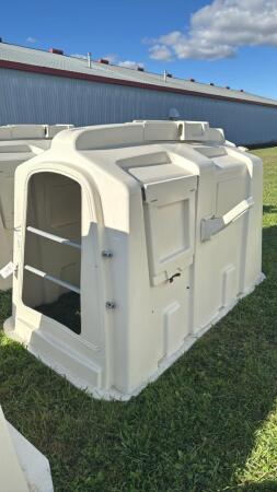 POLY CALF HUTCH