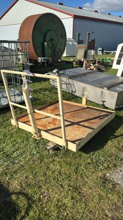 METAL CART WITH WHEELS