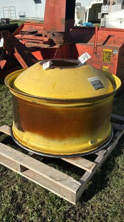 2.8 X 38 RIM FOR JOHN DEERE 9510 COMBINE