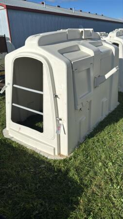 POLY CALF HUTCH