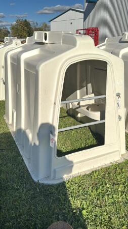 POLY CALF HUTCH