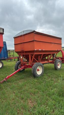 Bruns approx. 400bu Gravity Wagon