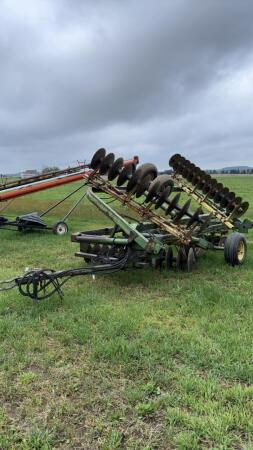 John Deere 220 19ft Disc