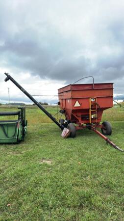 J&M approx. 275bu Gravity Wagon