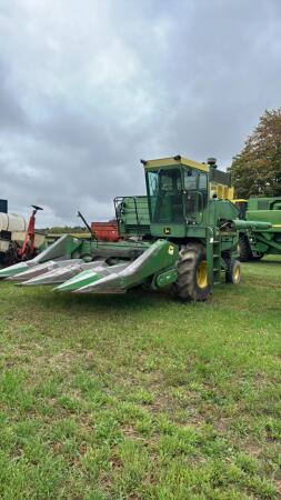John Deere 4400 Diesel Combine