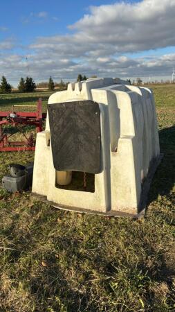 Poly Calf Hutch