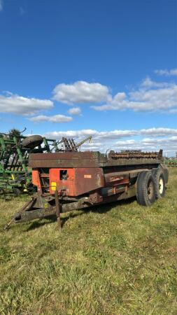New Idea Tandem Manure Spreader