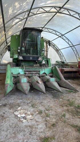 John Deere 4425 Diesel Combine