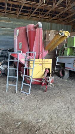 New Holland 358 Mix Mill