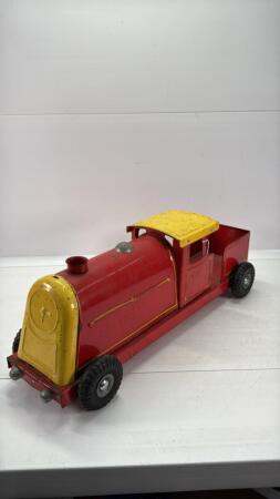 TRI-ANG TIN TRAIN ENGINE