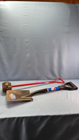 D HANDLED SQUARE MOUTH DELUXE SHOVEL
