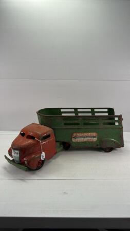 WYANDOTTE TIN CATTLE HAULER