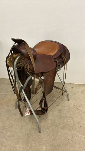 15.5" Western Saddle with No Stirrups -Stand Not Included