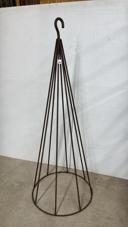 METAL GARDEN ART PIECE