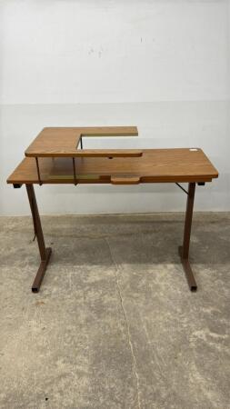 FOLDING TABLE