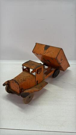 TIN DUMP TRUCK