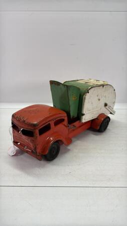 LINCOLN GARBAGE TRUCK