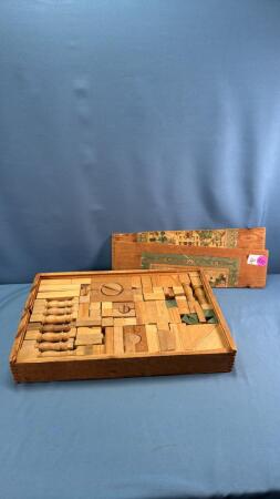 BUILDING BLOCK SET IN WOODEN BOX