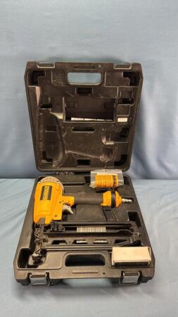 DEWALT PNEUMATIC 16GA FINISH NAILER