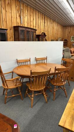 MAPLE CENTRE PEDESTAL TABLE