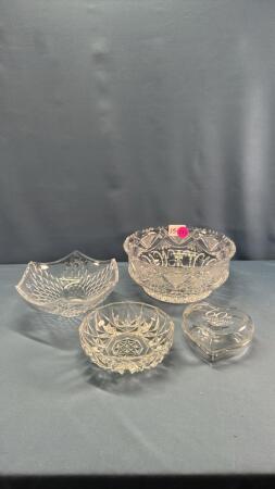 ASSORTED GLASSWARE LOT