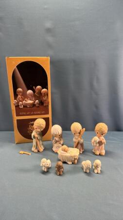 PRECIOUS MOMENTS "COME LET US ADORE HIM"