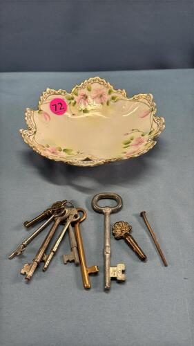 7IN HAND PAINTED BOWL W/SELECTION OF SKELETON KEYS