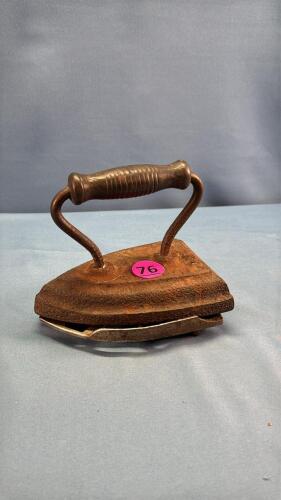 IRON & TRIVET