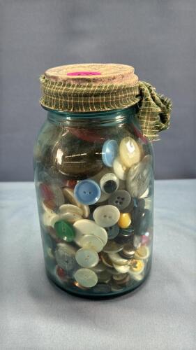 QUART JAR OF BUTTONS