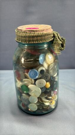 QUART JAR OF BUTTONS