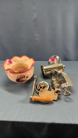 HAND FOOD GRINDER & CERAMIC FLOWER POT