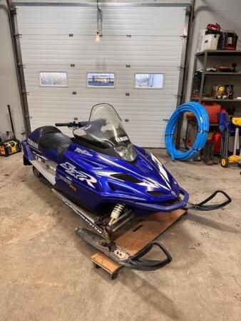 2001 YAMAHA SXR 700 SNOWMOBILE