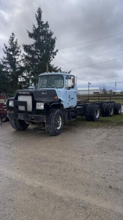 1975 MACK TRIAXLE CAB AND CHASSIS TRUCK