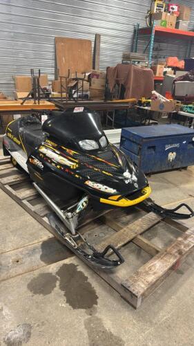 2002 SKIDOO MXZ 700 SNOWMOBILE