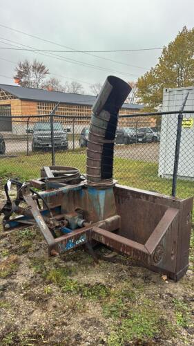 NORTH AMERICAN 92IN DOUBLE AUGER SNOWBLOWER